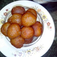 A picture of Rava gulab jamun.