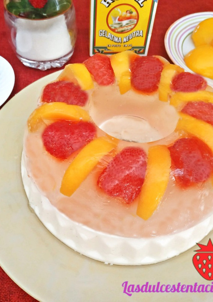 Una foto de Gelatina con Frutas y Queso