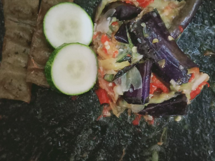 Ini dia! Resep membuat Sambel penyet terong ungu dijamin nagih banget