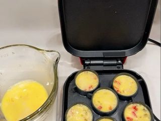 Egg Bites with Cottage Cheese, Onion, and Bell Pepper
