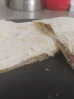 Una foto de Quesadilla de bacon y queso 🌮