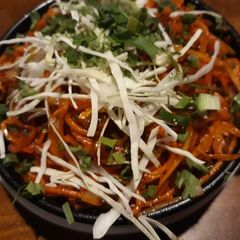 A picture of Chinese noodles.
