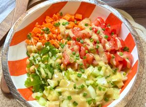 Foto principal de Ensalada de Garbanzos Aliñada con Tahini