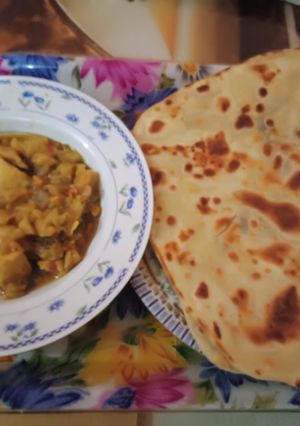 A picture of Crispy paratha with loky chicken.