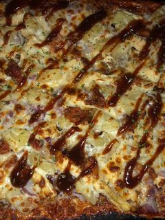 A picture of BBQ pizza.