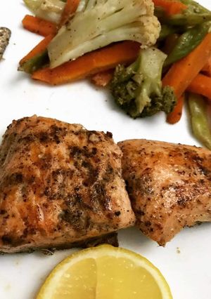 প্যান ফ্রায়েড স্যালমন ফিশ (pan fried salmon fish recipe inn Bengali) রেসিপির প্রধান ছবি