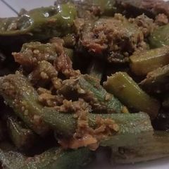 A picture of Khatay Masalay ki bhindi.
