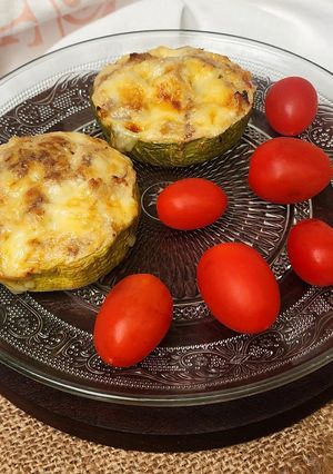 Una foto de ✨Zapallitos rellenos con pollo, ricota y nuez ✨