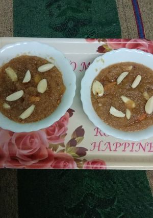 देसी घी सूजी का हलवा (Desi ghee suji ka halwa recipe in hindi) रेसिपी मुख्य फोटो