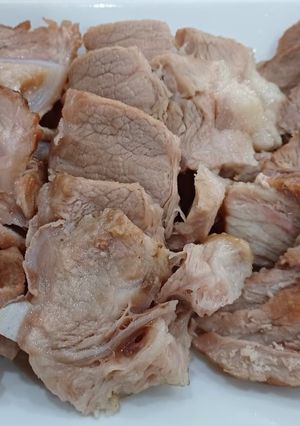 Hình của món Thịt nách lợn luộc.