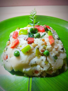 વેજિટેબલ ઉપમા (Vegetable Upma Recipe In Gujarati) રેસીપી મુખ્ય ફોટો