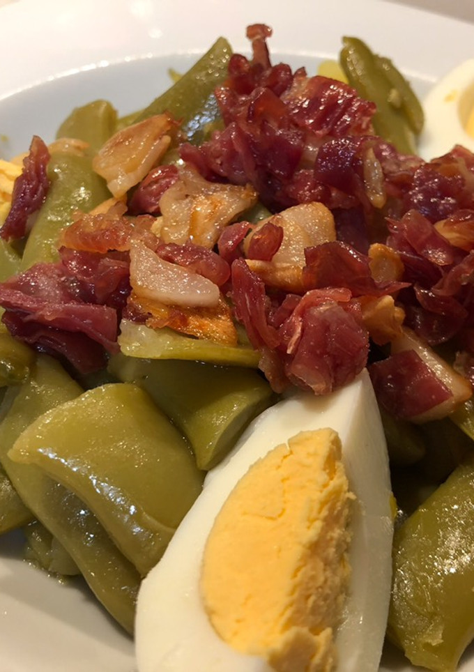 Una foto de Judías verdes con jamón y huevo