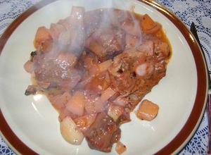 Una foto de Rabos con salsa a la cacerola