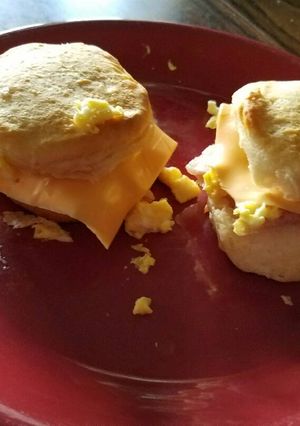 A picture of Egg sandwiches.
