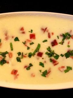 Una foto de Sopa de melón con jamón