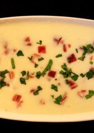 Una foto de Sopa de melón con jamón