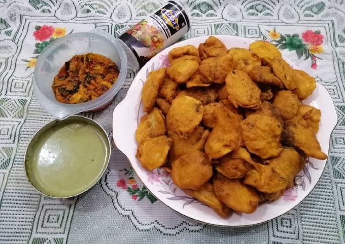 Hyderabadi Aaloo Bhajiye with Dried Fenugreek Leaves