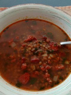 Una foto de Lentejas con fuet y sobrasada. ॐ