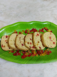 டூட்டி ப்ரூட்டி  கஸ்டர்ட் பிஸ்கட் (Tooti frooti custard biscuit recipe in tamil) செய்முறை முக்கிய புகைப்படம்