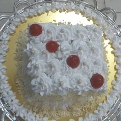 A picture of Instant white forest pastry.