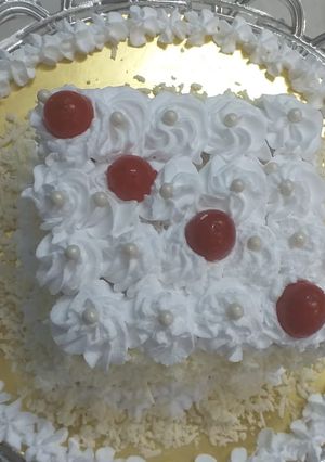 A picture of Instant white forest pastry.