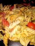 Fusilli tricolor con verduras y anchoas