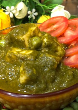 A picture of Palak Matar Paneer (Cottage Cheese & Peas in Spinach Gravy)- Green Vegetable Curry.
