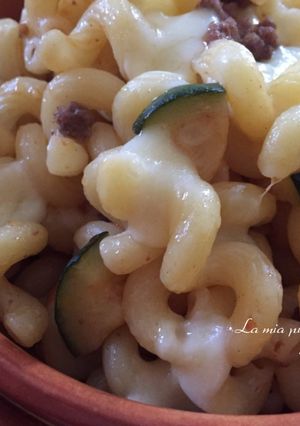 Foto di Riccioli filanti con zucchine e pomodorini