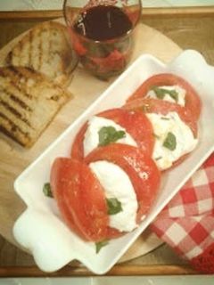 Foto di Antipasto di Bruschette integrali con caprese light