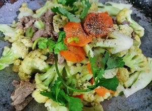 Hình của món Bông cải trắng xào thịt bò.