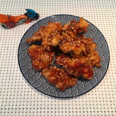 A picture of Korean Honey Butter Chicken - 허니 버터 치킨.