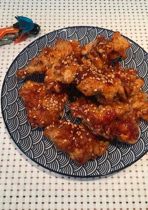 A picture of Korean Honey Butter Chicken - 허니 버터 치킨.