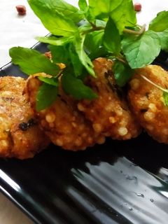 સાબુદાણા વડા (sabudana vada recipe in gujarati) રેસીપી મુખ્ય ફોટો