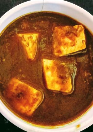 A picture of Palak Paneer Dhaba style.