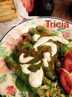 Una foto de Tacos ahogados en 3 salsas serían deliciosos en esta noche mexicana!!