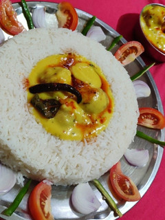 राइजिंग येल्लो मून (पंजाबी कड़ी चावल) रेसिपी मुख्य फोटो