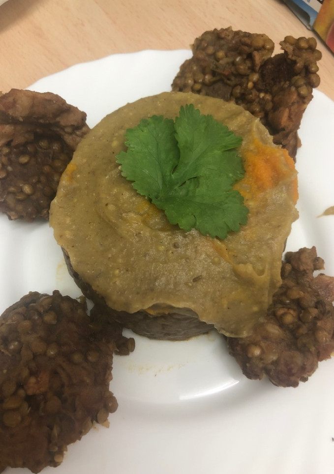 Una foto de 289. Tartar de guiso de lentejas con cordero sefardí (principal legumbres)