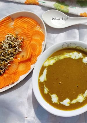 A picture of Moong Sprouts Soup.