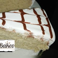 A picture of Creamy white cake.