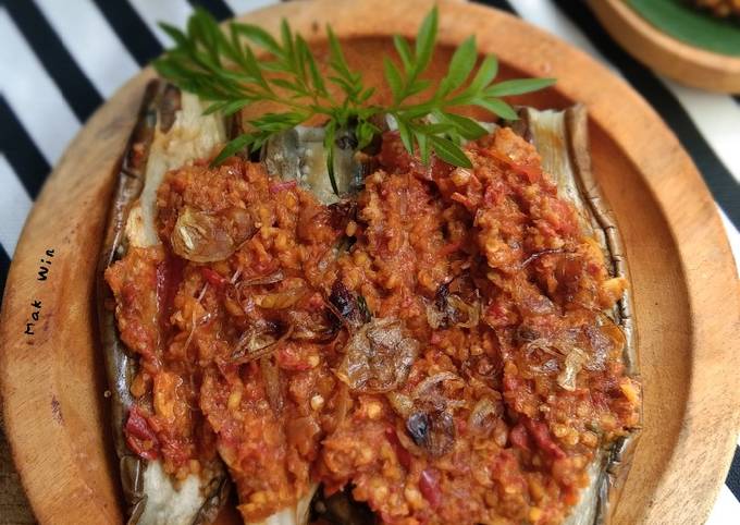 Resep Sambal Pecak Terong Ungu Bakar Oleh Mak Win Cookpad