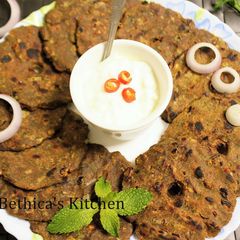 A picture of Kasuri Methi Thalipeeth.