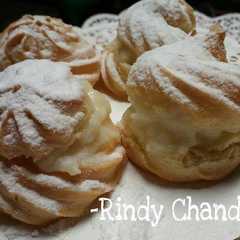 A picture of Kue Soes Vla Rhum.