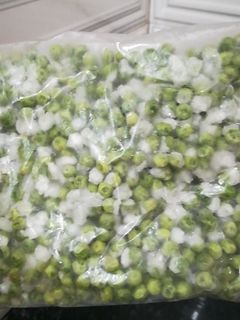A picture of How to preserve peas for long time in 2 ways.
