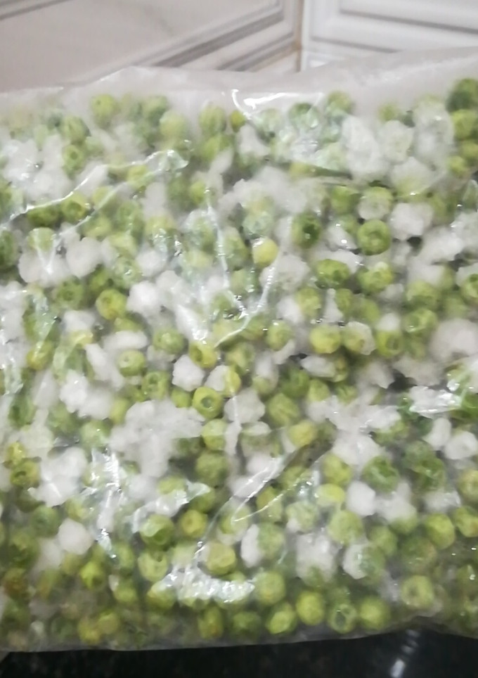 A picture of How to preserve peas for long time in 2 ways.