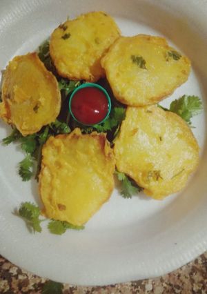 आलू की पकोड़ी (Aloo ki pakori recipe in hindi) रेसिपी मुख्य फोटो