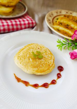 A picture of Veg stuffed Suji Pancake.