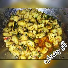 A picture of Alu chatkhara.