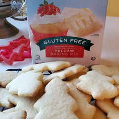 A picture of Aldi Yellow Baking mix cutout cookie recipe.