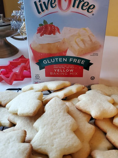 A picture of Aldi Yellow Baking mix cutout cookie recipe.