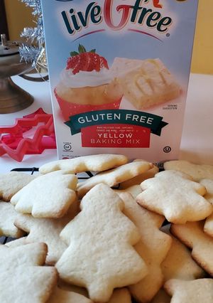 A picture of Aldi Yellow Baking mix cutout cookie recipe.